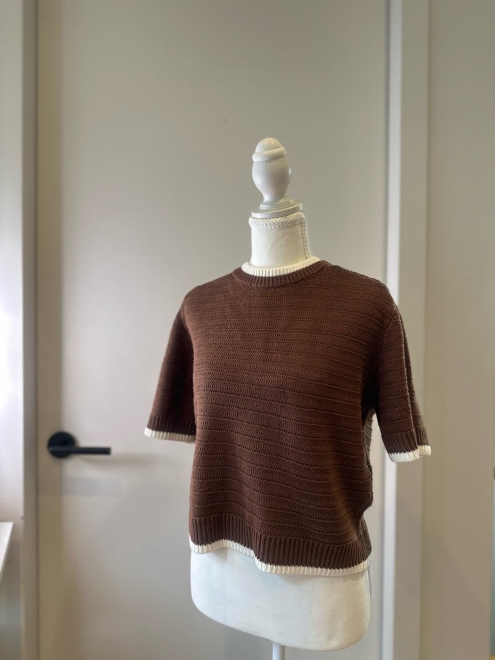 A&F Women's Brown Short-Sleeve Knit Sweater with Cream Trim